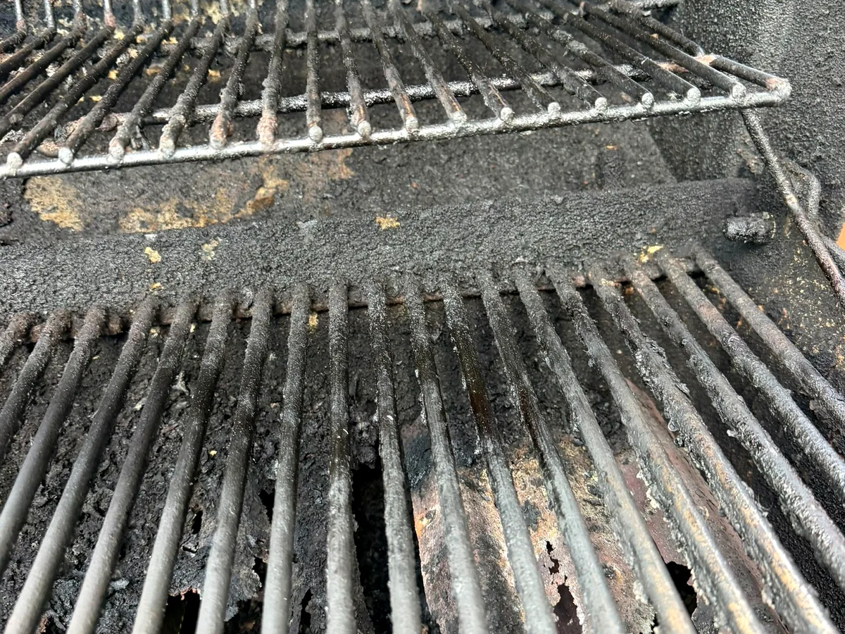 Avant — Broil King Signet 390 cookbox interior