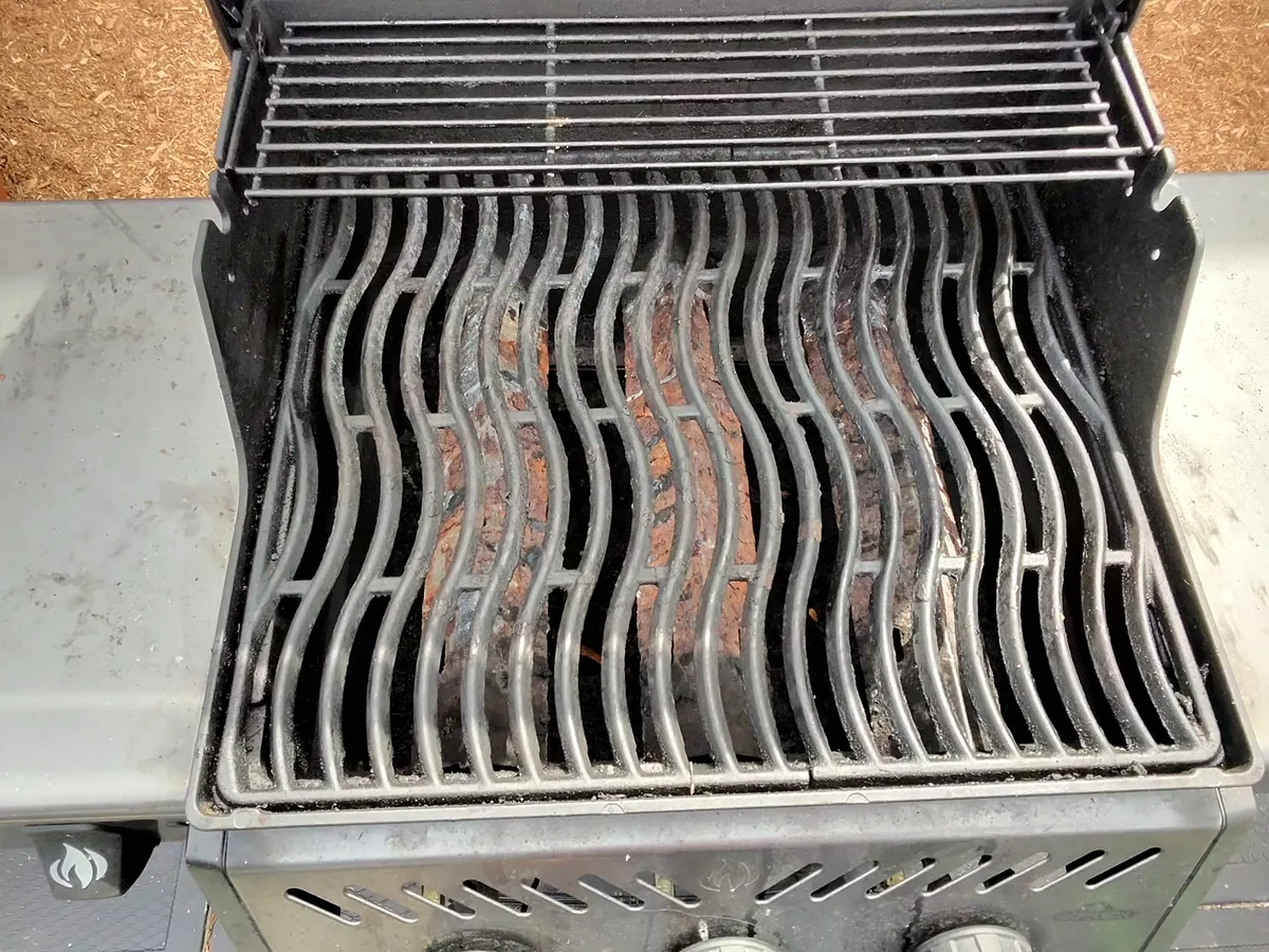 Avant — Napoleon FreeStyle grates close-up